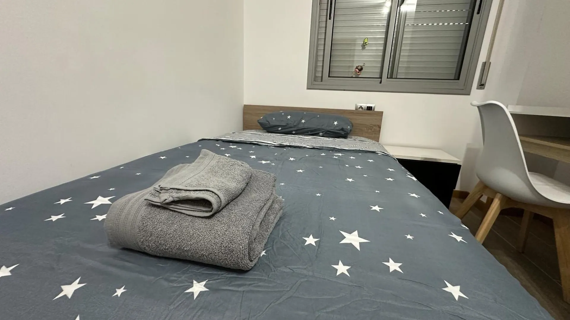 Apt Compartido Martirrena Badalona 0*,  Spanyolország